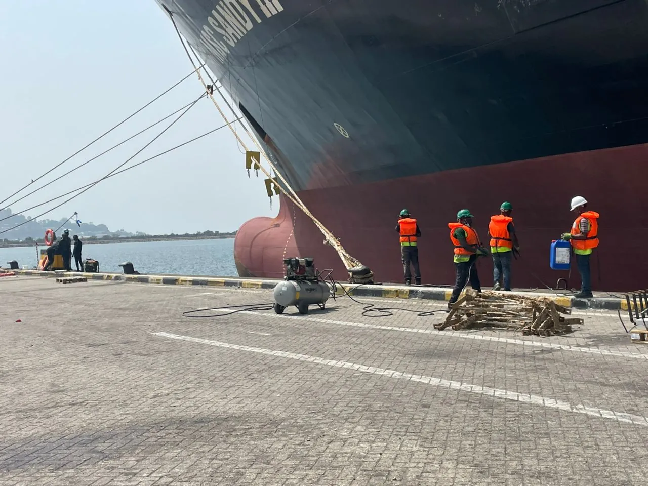 Intervention sur navire à quai