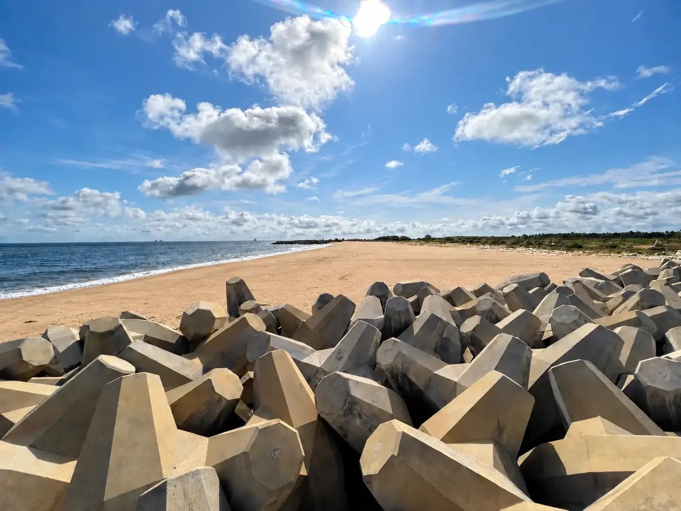 Ouvrage de protection côtière en blocs béton